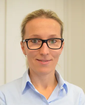 Dr. Anne Schwab - Carzenburg